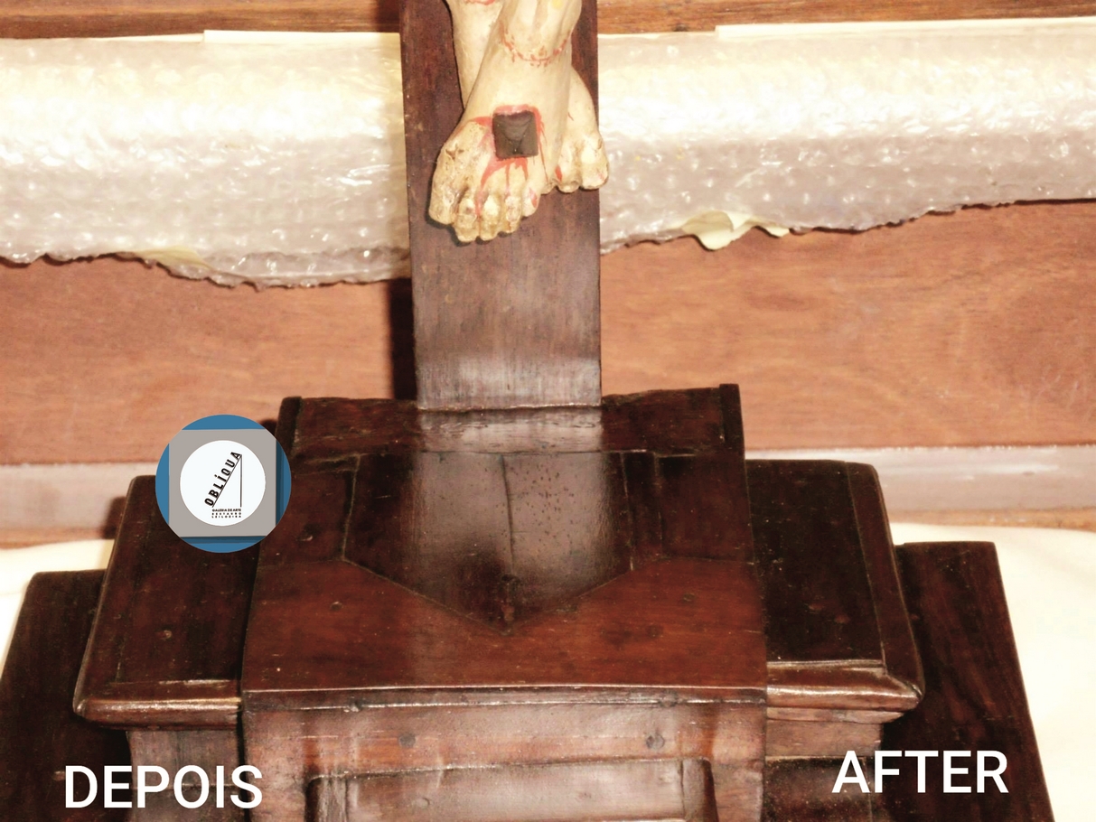 crucifixo em pau-santo com cristo policromado1.9B995.jpg